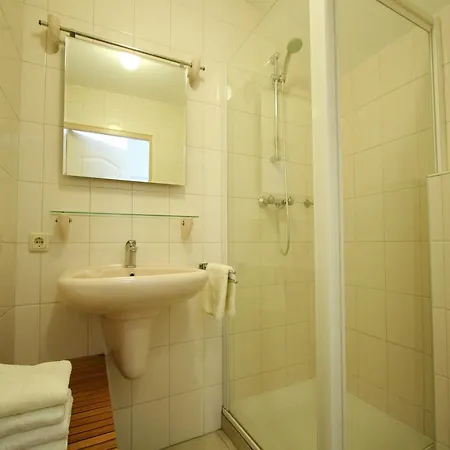 Holiday home With Garden Views, Cleaning Included Wijlre