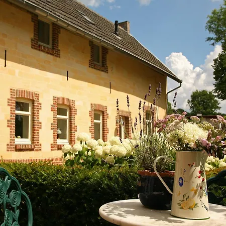 With Garden Views, Cleaning Included Holiday home